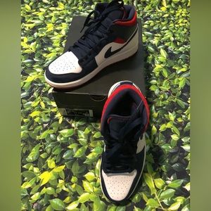 Men’s Nike Air Jordan 1 Mid- Size 7.5- White/Navy Blue/ Red